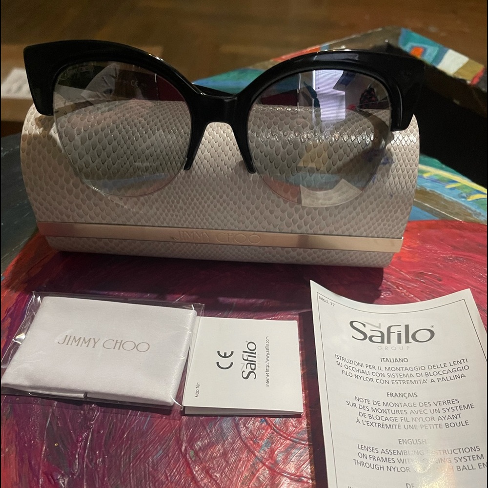 New Jimmy Choo Sunglasses. Super cute and New. Only tried them on and to wipe.